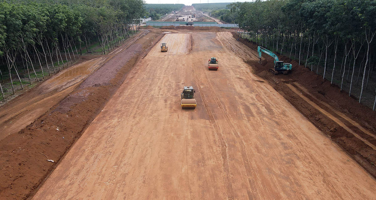 Tiến độ xây dựng đường Cao tốc Phan Thiết - Dầu Giây gói thầu thứ 3 hoàn thiện phần đắp nền