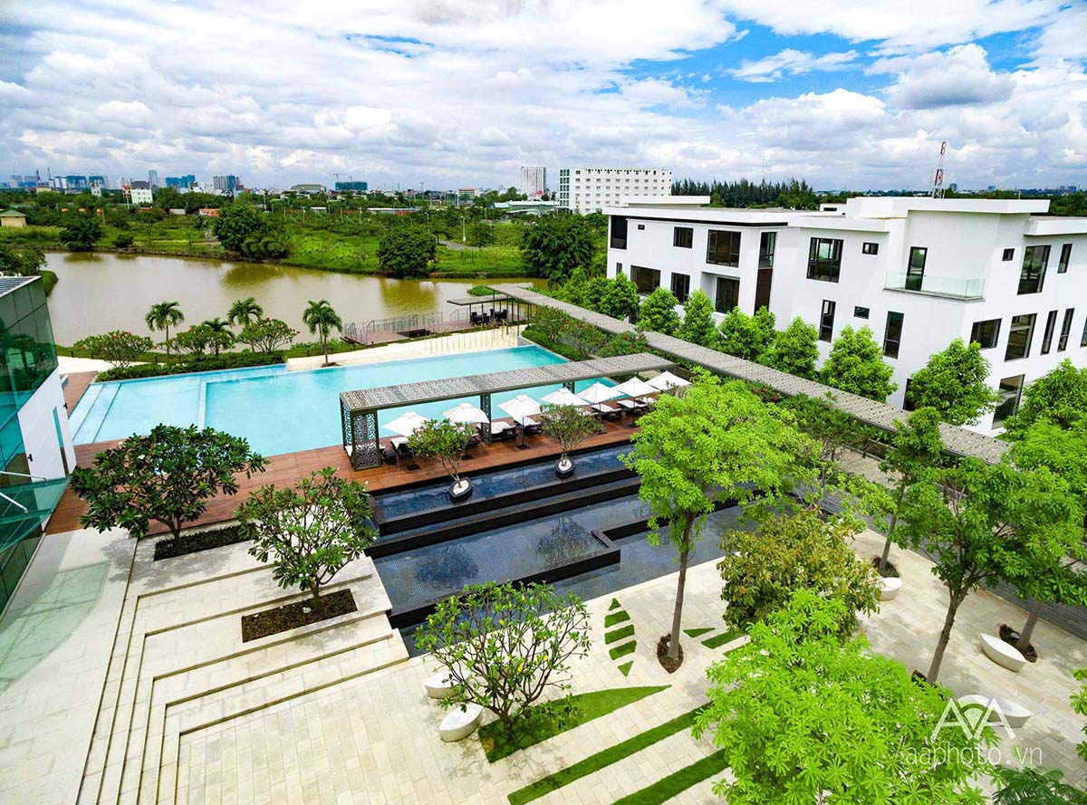 Hồ bơi tràn bờ sang trọng