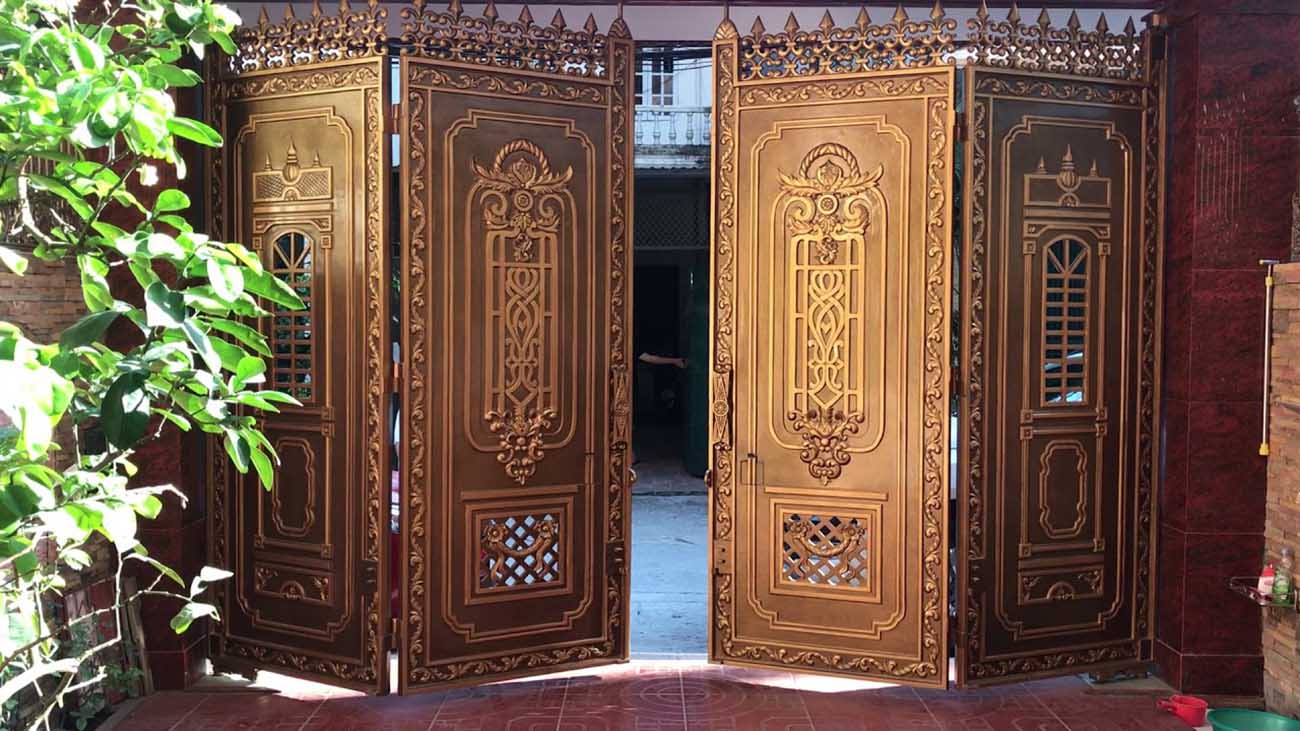 Kích thước cổng nhà sắt, gỗ 4 cánh theo tuổi