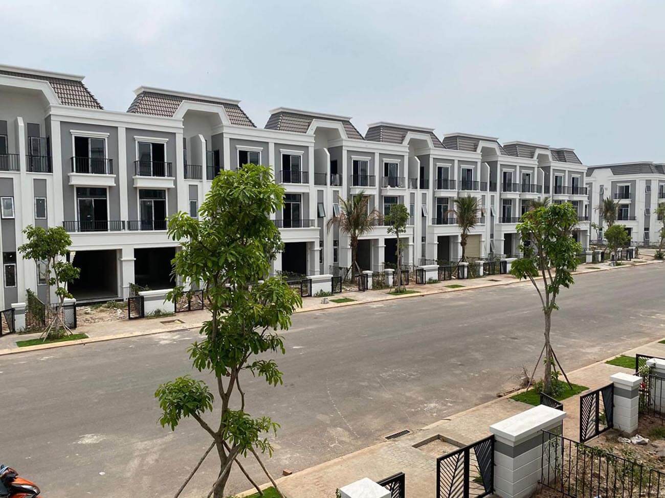 Mỗi căn hộ đều có cổng ra vào an ninh