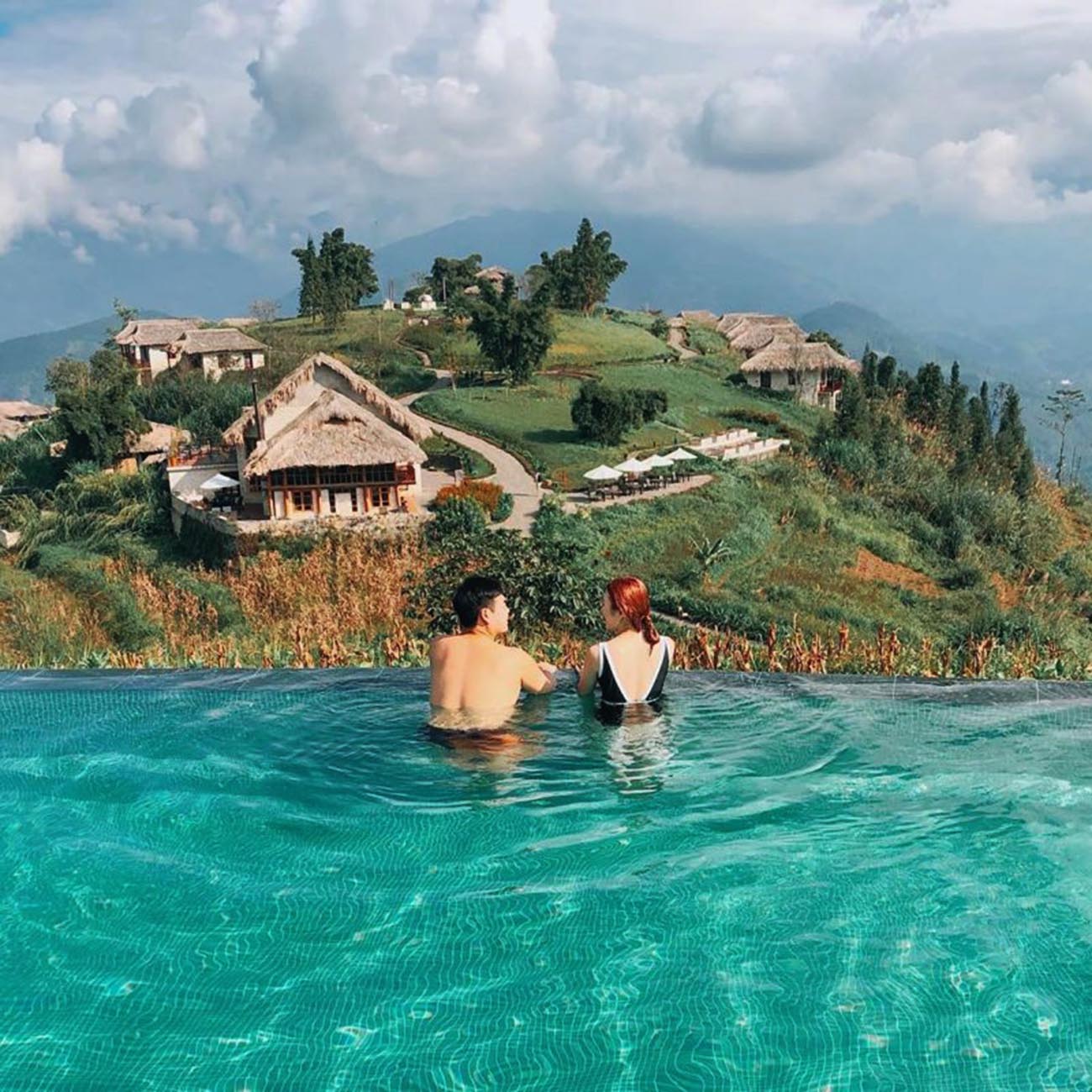 Hồ bơi vô cực lớn