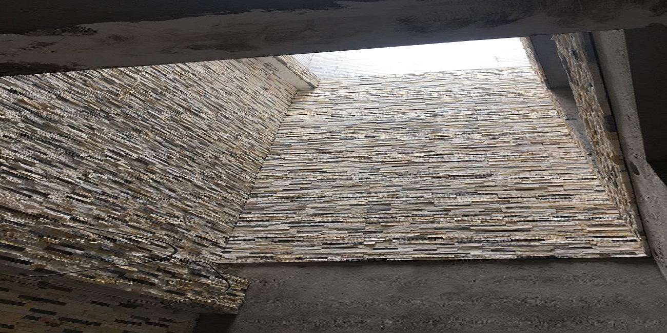 Đá ốp giếng trời đẹp ghép nhiều màu